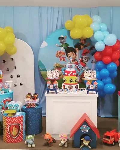 1 aninho do Jose; Patrulha Canina com torre e casinha, azul e vermelho. Festa realizada no Espaço Comemora em 2023