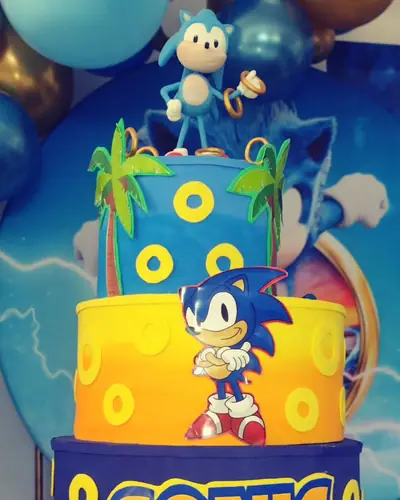 SONIC: caixinhas personalizadas com o nome LUCAS e o numero 4. Festa realizada no Espaço Comemora em 2023