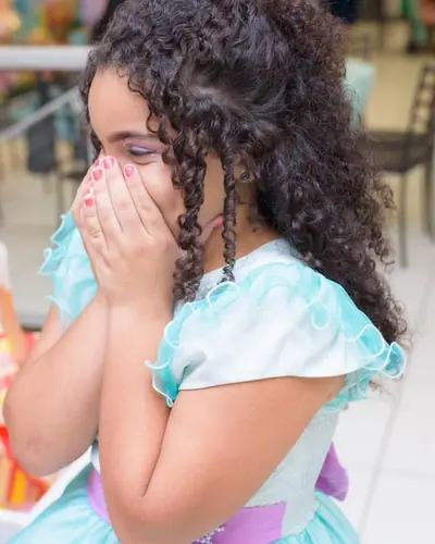 aniversariante de vestido verde-agua; provavel mesma festa da Antonia. Festa realizada no Espaço Comemora em 2024