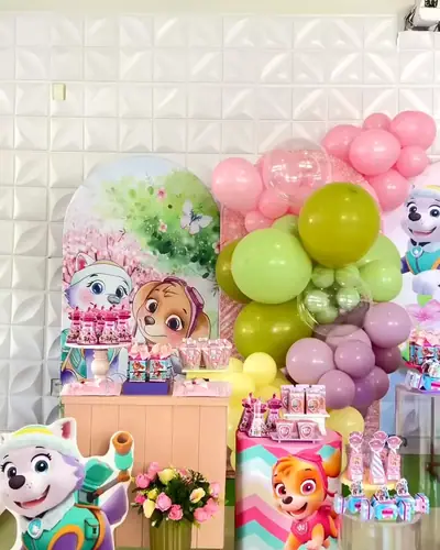 Patrulha Canina versao menina (Skye e Everest); rosa, lilas e verde. Festa realizada no Espaço Comemora em 2025