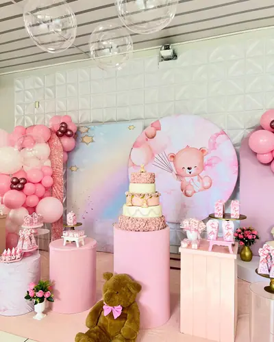 CHA DE BEBE: painel de ursinho, rosa e dourado, ursos de pelucia; 6 fotos. Festa realizada no Espaço Comemora em 2025