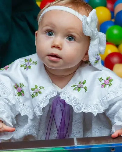 lembrancinha em coreto lilas com bonequinha. Festa realizada no Espaço Comemora em 2025